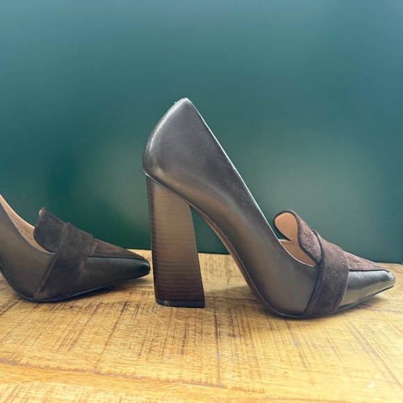 Authentic Tory Burch (Pointed Toe) Pumps - Picture 4 of 8